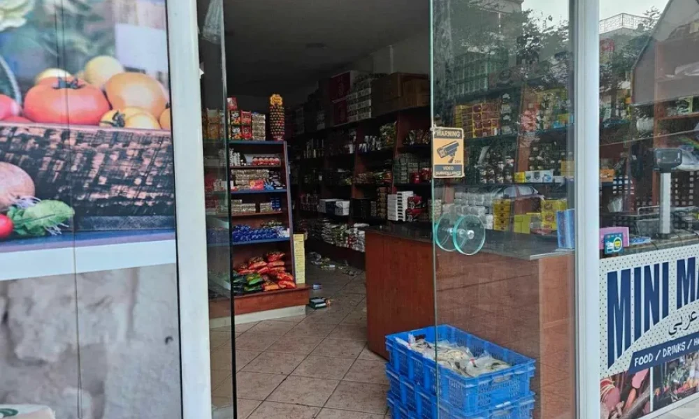 Τι αποκαλύπτει ο ιδιοκτήτης του μίνι μάρκετ στα Χανιά για την επίθεση μέσα στο μαγαζί του (Βίντεο)